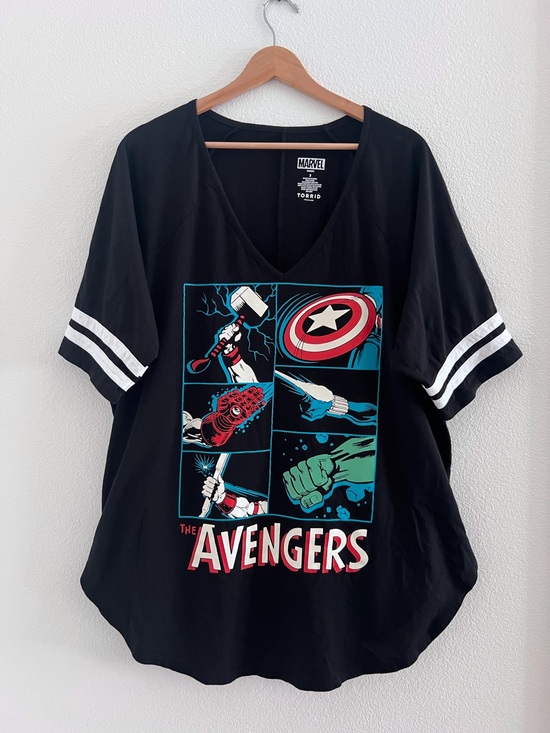 Tops - Torrid Marvel Avengers Graphic Tee
